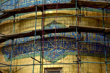 شست و شوی گنبد منور رضوی در آستانه سال نو و ماه مبارک رمضان