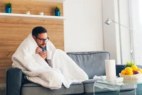 علائم کرونای خفیف چیست؟ | تشخیص کرونا در روزهای اول بیماری و درمان در منزل