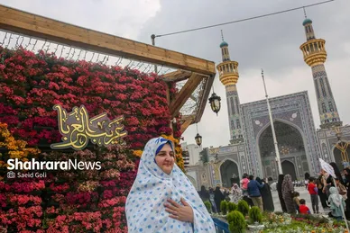 عکس‌هایی از گل آرایی حرم مطهر رضوی در دهه کرامت