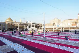 عکس | سفرهٔ افطاری در جوار حرم امیرالمؤمنین (ع)