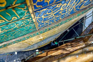 شست و شوی گنبد منور رضوی در آستانه سال نو و ماه مبارک رمضان