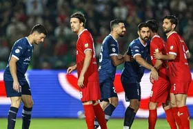 پرسپولیس با بازوبند مشکی در خرم&zwnj;آباد
