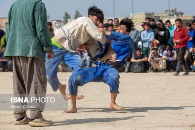 مسابقات کشتی سنتی افغانستانی‌ها به مناسبت نوروز در قم