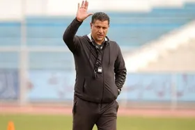 علی دایی ۸ زندانی جرائم غیرعمد را آزاد کرد
