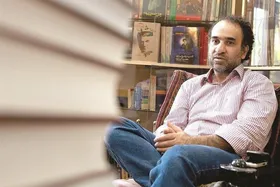 آخرین خبر از وضعیت &laquo;رضا امیرخانی&raquo; (۱۷ آذر ۱۴۰۴) + عکس