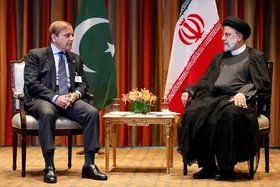 نخست وزیر پاکستان برای آیت&zwnj;الله رئیسی و همراهانش آرزوی سلامتی کرد