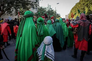 حرکت کاروان نمادین اسرای کربلا در مشهد