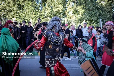 حرکت کاروان نمادین اسرای کربلا در مشهد