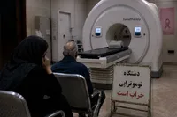 گلایه بیماران مبتلا به سرطان از خرابی‌های مداوم دستگاه پرتودرمانی | همه امید‌ها به تنها دستگاه توموتراپی دولتی مشهد است