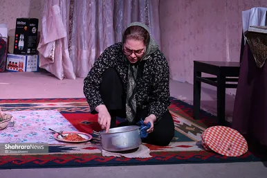 گزارش تصویری | نمایش «شربت زعفران، آویشن، پونه و چند قطره روغن گل مغربی»