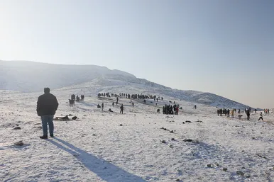 تفریح زمستانی در کوه‌پایه