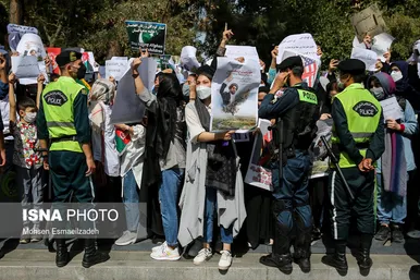 تجمع افغانستانی‌های مقیم تهران و مشهد در مقابل کنسولگری پاکستان