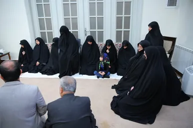 عکس‌هایی از دیدار خانواده‌های شهدای خدمت با رهبر معظم انقلاب