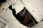 خسارت بر اثر انفجار پکیج دیواری منزل مسکونی در مشهد