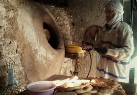 مهاجران افغانستانی هم می&zwnj;توانند نان یارانه&zwnj;ای خریداری کنند