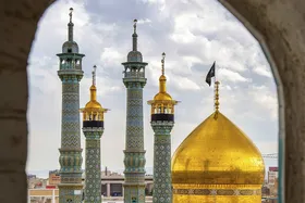 ویدئو | لحظاتی از آیین معنوی خطبه خوانی و سیاه پوش کردن ضریح مطهر حضرت معصومه(س)