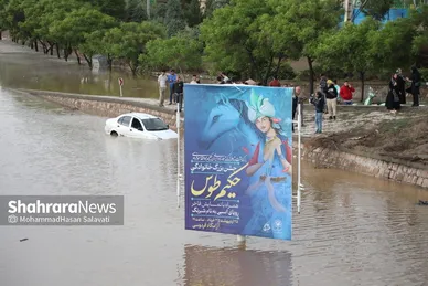 تصاویری از آب گرفتگی در میدان انقلاب اسلامی مشهد (۲۶ اردیبهشت ۱۴۰۳)