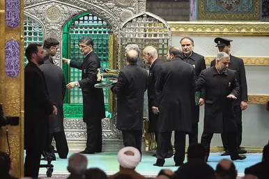 غبارروبی مضجع منور امام رضا(ع)