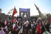 تشکیل بزرگترین زنجیره انسانی جان فدا توسط دانشجویان در دانشگاه فردوسی مشهد  + فیلم