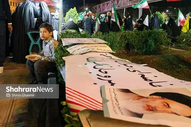 گزارش تصویری | بانوان مشهدی برای مردم حاضر در خیابان ها غذای نذری می پزند