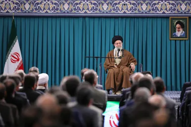 دیدار تولیدکنندگان و فعالان اقتصادی با رهبر معظم انقلاب (۱۰ بهمن ۱۴۰۲)