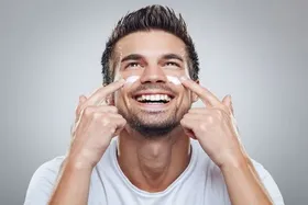 با این ۷ راهکار خانگی، خشکی پوست خود را برطرف کنید