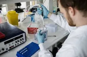 انجام ۴۰۰ آزمایش روزانه کرونا در خراسان رضوی