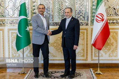 گزارش تصویری | دیدار فرمانده ارتش پاکستان با وزیر امورخارجه ایران