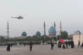 ویدئو | لحظه فرود بالگرد حامل پیکر رهبر شهید در مسجد جمکران