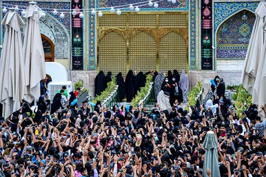 آئین اذن عزای حسینی و تعویض پرچم گنبد حرم مطهر رضوی