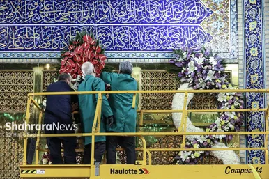 گزارش تصویری | گل‌آرایی حرم مطهر رضوی به‌مناسبت سالروز میلاد امام‌رضا(ع)