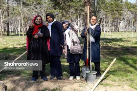 گزارش تصویری | کاشت درخت توسط دانش&zwnj;آموزان مدارس استثنایی مشهد
