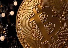 قیمت بیت&zwnj;کوین از مرز ۱۰ هزار دلار عبور کرد