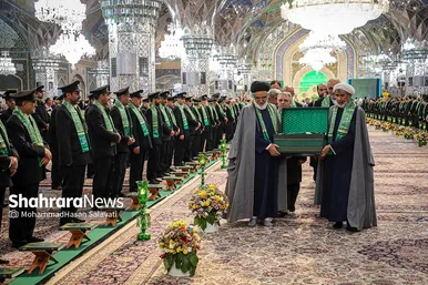 مراسم تعویض پرچم گنبد و پوش ضریح حرم مطهر ثامن الحجج (ع)