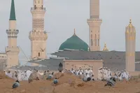 کاهش محسوس دمای هوا در مدینه منوره و  توصیه به زائران عمره برای همراه داشتن لباس گرم