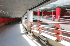 هشت&zwnj;آباد، پارکینگی در هسته مرکزی شهر