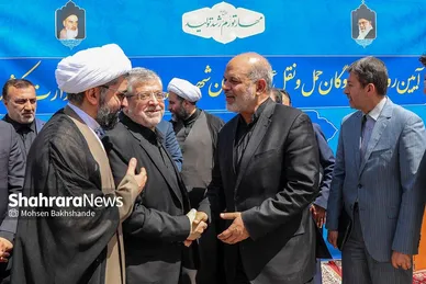 رونمایی از ١۵٠ دستگاه ون و اتوبوس با حضور وزیر کشور در مشهد