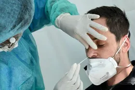 نمونه&zwnj;گیری از بینی برای تمام افراد مشکوک به کرونا انجام نمی&zwnj;شود | آزمایش خون راه مناسبی برای تشخیص مبتلایان به کرونا نیست