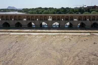 جاری شدن آب در زاینده رود