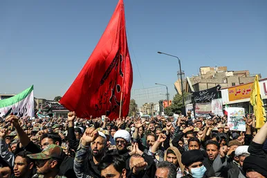 راهپیمایی مردم مشهد در محکومیت اغتشاشات اخیر و تشییع شهدای مدافع امنیت