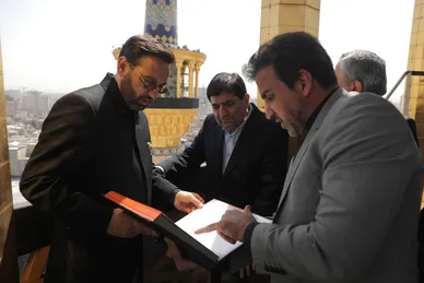 عکس‌هایی از شهید مالک رحمتی در حرم امام‌رضا(ع)