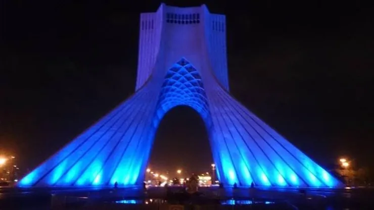 برج آزادی، آبی شد
