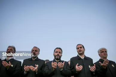 گزارش تصویری | آیین سنتی تعویض پوش ضریح مطهر امام رضا (ع)
