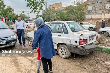 عکس‌هایی از خدمات مردم و دستگاه‌های دولتی به محله سیل‌زده سیدی مشهد