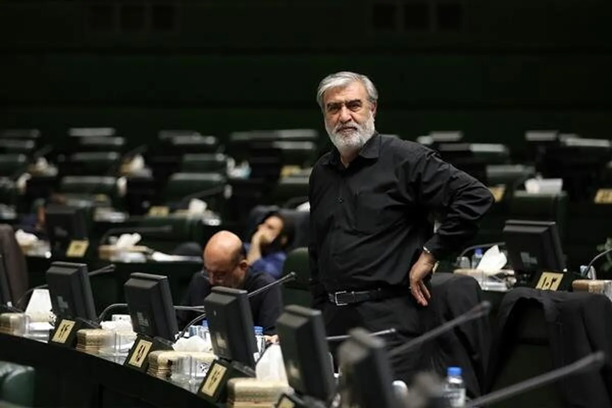 عزیزی: ایران مالکیت غیرقابل مذاکره بر جزایر و آب‌های خلیج فارس را حفظ خواهد کرد