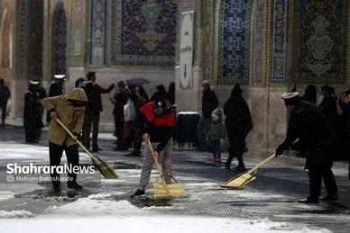 بارش برف زمستانی در حرم مطهر رضوی