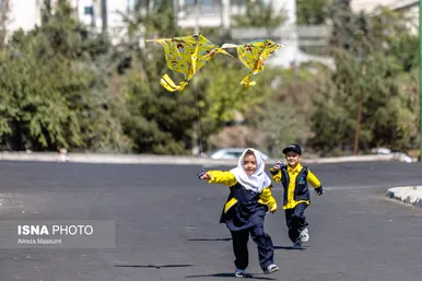 گزارش تصویری | پرواز بادبادک‌ها به یاد کودکان میناب