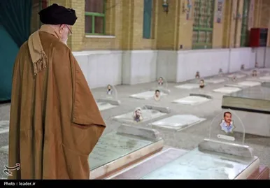 گزارش تصویری | حضور رهبر انقلاب اسلامی در حرم مطهر حضرت امام خمینی (ره)