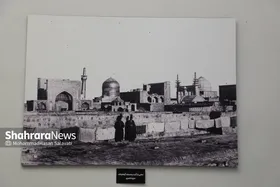 گزارش تصویری| نمایشگاه عکس &laquo;غریبِ قریب&raquo; | تصاویر قدیمی از حرم امام رضا(ع)