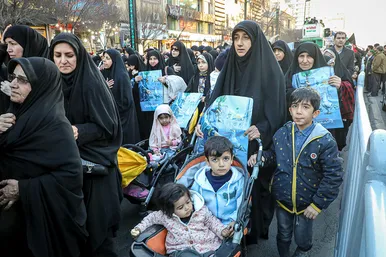 تشییع پیکر بانوی شهیده فاطمه دهقانی از شهدای حادثه تروریستی کرمان